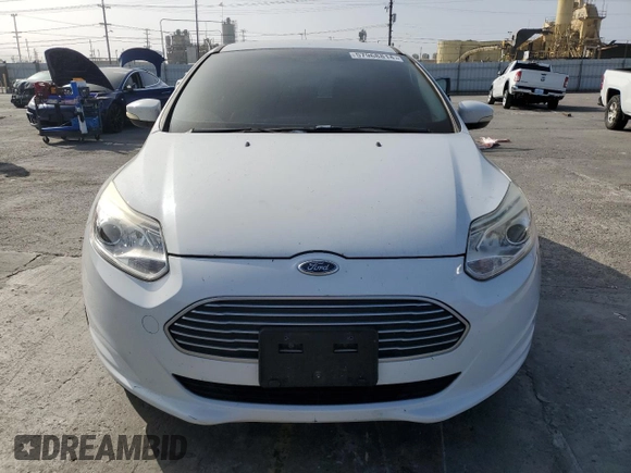 2015 Ford Focus Electric z VIN 1FADP3R43FL204874, wystawiony jako Copart lot #57968814 z przebiegiem 104 590 mil mil oraz Tytuł czysty. Historia ofert i sprzedaży dostępna na DreamBid. Obrazek 5.