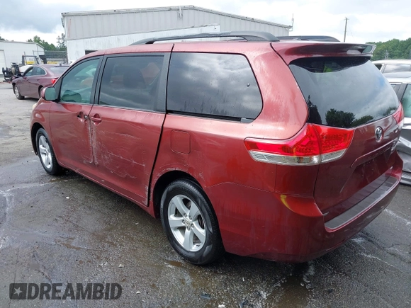 2012 Toyota Sienna z VIN 5TDKA3DC5CS012254, wystawiony jako IAAI lot #42367254 z przebiegiem 183 083 mil mil oraz . Historia ofert i sprzedaży dostępna na DreamBid. Obrazek 3.