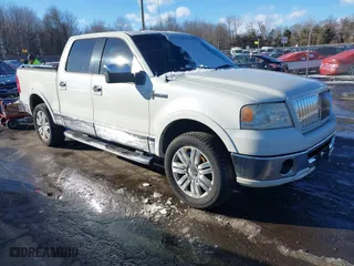 2006 Lincoln Mark LT with VIN 5LTPW18536FJ23443, listed as a IAAI auction lot 41544114 with 231,392 mi miles. Bid and sale history available at carsss.com. Image 1.