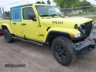 2023 Jeep Gladiator Sport S z VIN 1C6HJTAG1PL576760, wystawiony jako IAAI lot #42106618 z przebiegiem 24 738 mil mil oraz . Historia ofert i sprzedaży dostępna na DreamBid. Obrazek 1.