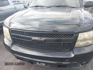 2008 Chevrolet Suburban LTZ z VIN 1GNFC16J58R119412, wystawiony jako IAAI lot #42282221 z przebiegiem 356 160 mil mil oraz . Historia ofert i sprzedaży dostępna na DreamBid. Obrazek 6.