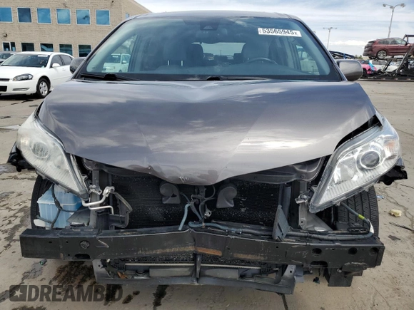 2018 Toyota Sienna XLE z VIN 5TDDZ3DC7JS193517, wystawiony jako Copart lot #53565945 z przebiegiem 111 498 mil mil oraz Szkoda całkowita • Salvage title. Historia ofert i sprzedaży dostępna na DreamBid. Obrazek 5.