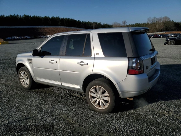 2013 Land Rover LR2 z VIN SALFR2BG1DH359489, wystawiony jako Copart lot #43115765 z przebiegiem 168 574 mil mil oraz Szkoda całkowita • Salvage title. Historia ofert i sprzedaży dostępna na DreamBid. Obrazek 2.