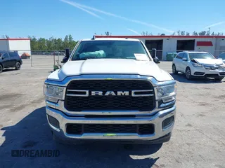 2021 Ram 2500 Tradesman z VIN 3C6UR4HJ3MG501081, wystawiony jako IAAI lot #41853135 z przebiegiem 70 421 mil mil oraz . Historia ofert i sprzedaży dostępna na DreamBid. Obrazek 12.