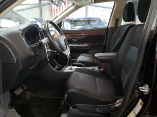2014 Mitsubishi Outlander GT z VIN JA4JZ4AX2EZ013911, wystawiony jako Copart lot #60603715 z przebiegiem 78 547 mil mil oraz Szkoda całkowita • Salvage title. Historia ofert i sprzedaży dostępna na DreamBid. Obrazek 7.