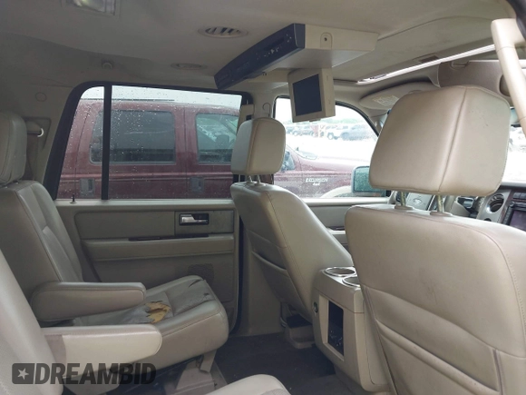 2007 Ford Expedition Max Limited z VIN 1FMFK20557LA05131, wystawiony jako IAAI lot #42294710 z przebiegiem 307 152 mil mil oraz . Historia ofert i sprzedaży dostępna na DreamBid. Obrazek 8.