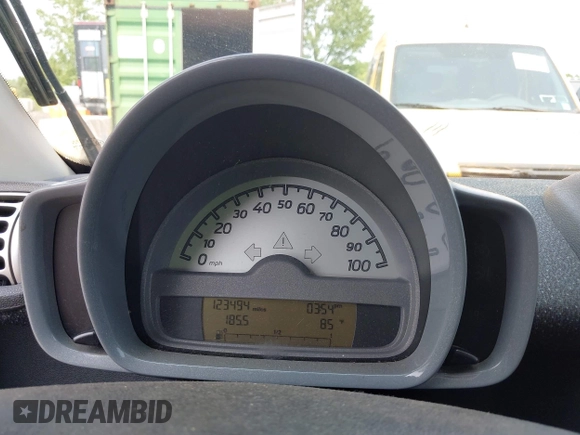 2008 Smart fortwo Pure z VIN WMEEJ31X88K195623, wystawiony jako IAAI lot #42470738 z przebiegiem 123 494 mil mil oraz . Historia ofert i sprzedaży dostępna na DreamBid. Obrazek 7.