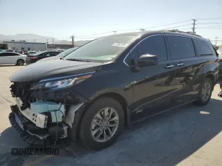 2021 Toyota Sienna XLE with VIN 5TDYRKEC6MS057586, listed as a Copart auction lot 57302725 with 25,805 mi miles and Salvage title. Bid and sale history available at DreamBid. Image 1.