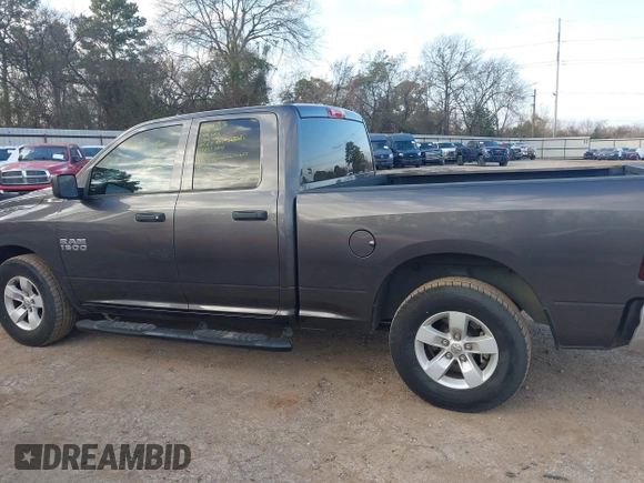2018 Ram 1500 Tradesman z VIN 1C6RR6FG8JS284091, wystawiony jako IAAI lot #41439973 z przebiegiem 62 429 mil mil oraz . Historia ofert i sprzedaży dostępna na DreamBid. Obrazek 14.