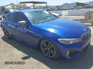 2020 BMW 3 Series M340i z VIN WBA5U7C08LA234364, wystawiony jako IAAI lot #42175105 z przebiegiem 45 063 mil mil oraz . Historia ofert i sprzedaży dostępna na DreamBid. Obrazek 1.