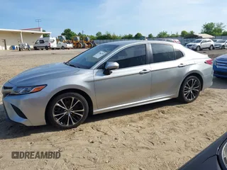 2018 Toyota Camry LE z VIN JTNB11HK7J3045966, wystawiony jako IAAI lot #42069246 z przebiegiem 138 960 mil mil oraz . Historia ofert i sprzedaży dostępna na DreamBid. Obrazek 14.