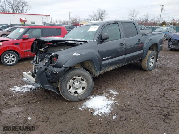 2013 Toyota Tacoma with VIN 3TMLU4EN5DM105830, listed as a IAAI auction lot 41636552 with 250,681 mi miles. Bid and sale history available at carsss.com. Image 18.