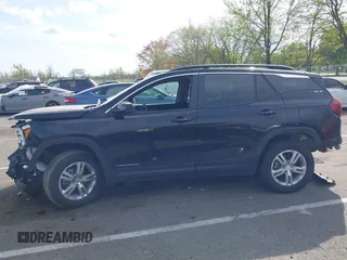2024 GMC Terrain SLE z VIN 3GKALTEG9RL114196, wystawiony jako IAAI lot #42116149 z przebiegiem 17 048 mil mil oraz . Historia ofert i sprzedaży dostępna na DreamBid. Obrazek 14.