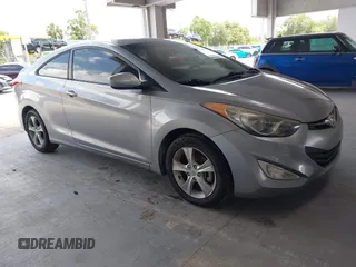 2013 Hyundai Elantra GS z VIN KMHDH6AE3DU022642, wystawiony jako IAAI lot #42419641 z przebiegiem 207 989 mil mil oraz . Historia ofert i sprzedaży dostępna na DreamBid. Obrazek 1.