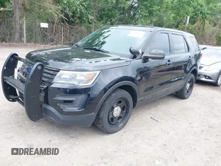 2017 Ford Police Interceptor Utility z VIN 1FM5K8AR8HGA37503, wystawiony jako IAAI lot #42414520 z przebiegiem 107 551 mil mil oraz . Historia ofert i sprzedaży dostępna na DreamBid. Obrazek 2.