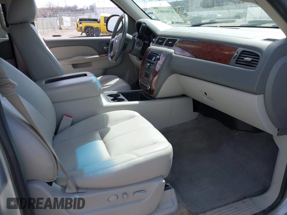 2013 Chevrolet Suburban LT with VIN 1GNSKJE78DR108955, listed as a IAAI auction lot 42004032 with 114,729 mi miles and . Bid and sale history available at DreamBid. Image 5.