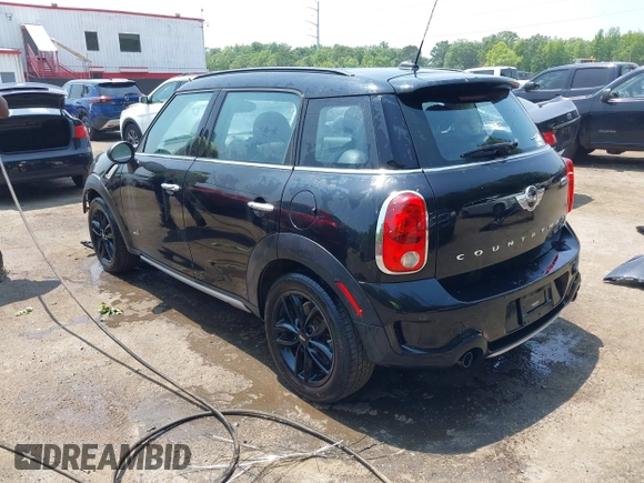 2015 MINI Countryman S with VIN WMWZC5C56FWP45115, listed as a IAAI auction lot 42426394 with 52,937 mi miles and . Bid and sale history available at DreamBid. Image 3.