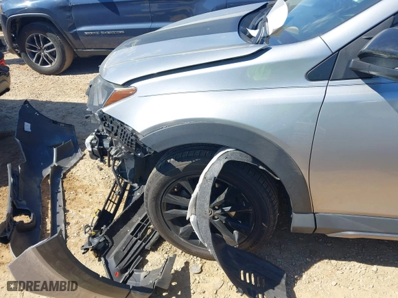 2018 Toyota RAV4 XLE with VIN 2T3WFREV5JW446272, listed as a IAAI auction lot 41897596 with 91,899 mi miles. Bid and sale history available at carsss.com. Image 6.