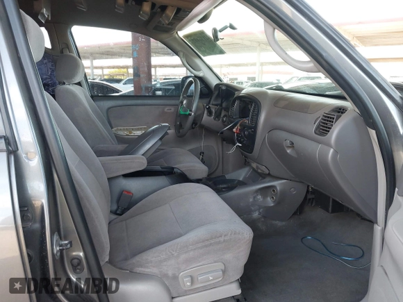 2003 Toyota Sequoia SR5 with VIN 5TDZT34A33S183141, listed as a IAAI auction lot 42107895 with 157,211 mi miles and . Bid and sale history available at DreamBid. Image 5.