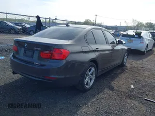 2015 BMW 3 Series 320i xDrive с VIN WBA3C3G50FNT50924, выставлен на аукционе IAAI как лот 42084473 с пробегом Не указан миль и . История ставок и продаж доступна на DreamBid. Изображение 4.