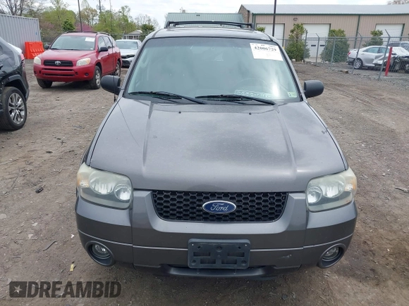 2005 Ford Escape Limited with VIN 1FMYU94155KB76337, listed as a IAAI auction lot 42006729 with 170,526 mi miles. Bid and sale history available at carsss.com. Image 12.