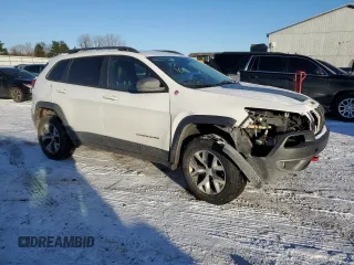 2017 Jeep Cherokee Trailhawk L Plus with VIN 1C4PJMBB1HW510027, listed as a Copart auction lot 82337424 with 144,044 mi miles and Clean Title. Bid and sale history available at carsss.com. Image 4.