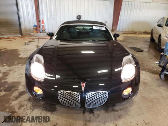 2008 Pontiac Solstice z VIN 1G2MB35B88Y123215, wystawiony jako Copart lot #56426295 z przebiegiem 30 425 mil mil oraz Czysty tytuł • Clean title. Historia ofert i sprzedaży dostępna na DreamBid. Obrazek 5.