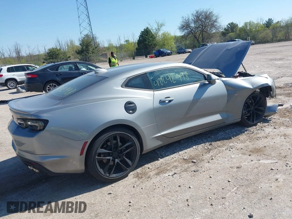 2023 Chevrolet Camaro 2LT z VIN 1G1FD1RS7P0155009, wystawiony jako IAAI lot #42242998 z przebiegiem 9 068 mil mil oraz . Historia ofert i sprzedaży dostępna na DreamBid. Obrazek 4.