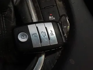 2014 Kia Optima EX z VIN 5XXGN4A75EG339104, wystawiony jako IAAI lot #42311979 z przebiegiem 115 119 mil mil oraz . Historia ofert i sprzedaży dostępna na DreamBid. Obrazek 11.
