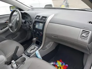 2010 Toyota Corolla z VIN 1NXBU4EE3AZ377078, wystawiony jako IAAI lot #42355051 z przebiegiem 202 547 mil mil oraz . Historia ofert i sprzedaży dostępna na DreamBid. Obrazek 5.