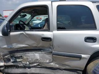 2004 Chevrolet Tahoe LS z VIN 1GNEC13T44R180732, wystawiony jako IAAI lot #42170904 z przebiegiem Nie podano mil oraz . Historia ofert i sprzedaży dostępna na DreamBid. Obrazek 15.