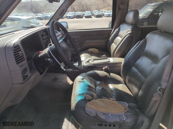 1996 GMC Suburban with VIN 1GKFK16R0TJ729179, listed as a Copart auction lot 51996035 with 206,230 mi miles and Salvage Title. Bid and sale history available at carsss.com. Image 7.