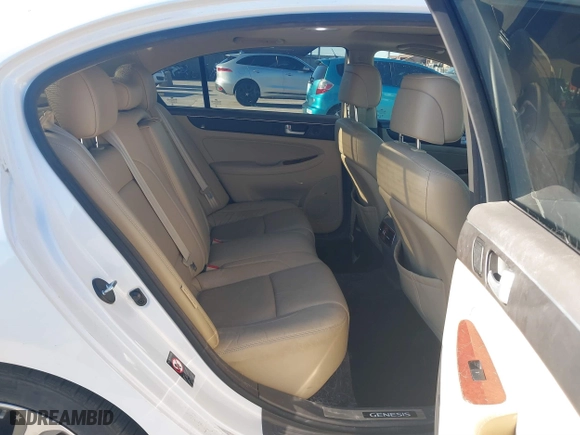 2014 Hyundai Genesis 5.0L R-Spec with VIN KMHGC4DH4EU264721, listed as a IAAI auction lot 41739482 with 120,452 mi miles. Bid and sale history available at carsss.com. Image 8.