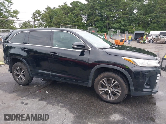 2018 Toyota Highlander LE with VIN 5TDZZRFH2JS246805, listed as a IAAI auction lot 42697587 with 287,457 mi miles and . Bid and sale history available at DreamBid. Image 14.