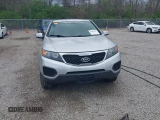 2013 Kia Sorento LX with VIN 5XYKTCA60DG372961, listed as a IAAI auction lot 42061693 with 181,034 mi miles. Bid and sale history available at carsss.com. Image 13.