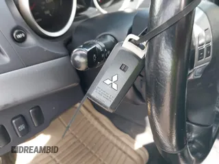 2010 Mitsubishi Lancer ES z VIN JA32U2FU9AU027824, wystawiony jako IAAI lot #41992311 z przebiegiem 239 422 mil mil oraz . Historia ofert i sprzedaży dostępna na DreamBid. Obrazek 11.