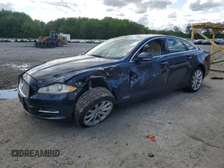 2013 Jaguar XJ z VIN SAJWJ1CD7D8V49943, wystawiony jako Copart lot #57873345 z przebiegiem 165 904 mil mil oraz Szkoda całkowita • Salvage title. Historia ofert i sprzedaży dostępna na DreamBid. Obrazek 1.