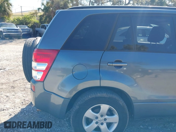 2006 Suzuki Grand Vitara Premium z VIN JS3TD943064100693, wystawiony jako IAAI lot #41772479 z przebiegiem 135 901 mil mil oraz . Historia ofert i sprzedaży dostępna na DreamBid. Obrazek 14.