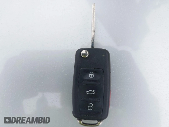 2019 Volkswagen Passat Wolfsburg Edition z VIN 1VWLA7A38KC004758, wystawiony jako IAAI lot #42404110 z przebiegiem 71 694 mil mil oraz . Historia ofert i sprzedaży dostępna na DreamBid. Obrazek 11.