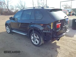 2011 BMW X5 35i z VIN 5UXZV4C52BL739488, wystawiony jako IAAI lot #41199011 z przebiegiem 193 403 mil mil oraz . Historia ofert i sprzedaży dostępna na DreamBid. Obrazek 3.