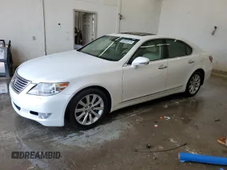 2012 Lexus LS 460 z VIN JTHCL5EF1C5014428, wystawiony jako Copart lot #60993515 z przebiegiem 110 429 mil mil oraz Szkoda całkowita • Salvage title. Historia ofert i sprzedaży dostępna na DreamBid. Obrazek 1.