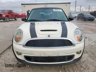 2011 MINI Hardtop S with VIN WMWSV3C53BTY15519, listed as a Copart auction lot 50960105 with 117,612 mi miles and Clean Title. Bid and sale history available at DreamBid. Image 5.