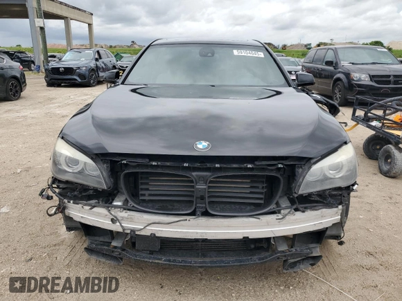 2012 BMW 7 Series 750Li z VIN WBAKB8C54CC448069, wystawiony jako Copart lot #59104045 z przebiegiem 129 883 mil mil oraz Szkoda całkowita • Salvage title. Historia ofert i sprzedaży dostępna na DreamBid. Obrazek 5.