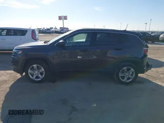 2024 Jeep Compass Sport z VIN 3C4NJDANXRT121722, wystawiony jako IAAI lot #41236232 z przebiegiem 8 702 mil mil oraz . Historia ofert i sprzedaży dostępna na DreamBid. Obrazek 14.