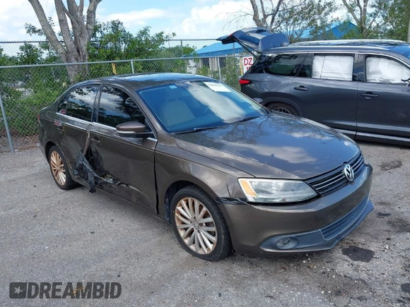 2012 Volkswagen Jetta Sedan SEL w/Sunroof with VIN 3VWLX7AJ9CM409833, listed as a IAAI auction lot 42008181 with 185,803 mi miles. Bid and sale history available at carsss.com. Image 1.