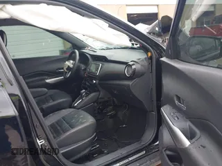 2019 Nissan Kicks SV z VIN 3N1CP5CU1KL526103, wystawiony jako IAAI lot #40405698 z przebiegiem 76 009 mil mil oraz . Historia ofert i sprzedaży dostępna na DreamBid. Obrazek 5.