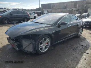 2015 Tesla Model S 85D with VIN 5YJSA1H49FF087538, listed as a Copart auction lot 85415524 with 94,667 mi miles and Salvage Title. Bid and sale history available at carsss.com. Image 1.