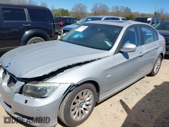2009 BMW 3 Series 328i with VIN WBAPH77599NM30026, listed as a IAAI auction lot 41790508 with 129,498 mi miles. Bid and sale history available at carsss.com. Image 2.