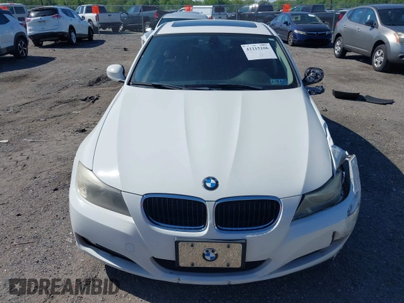 2011 BMW 3 Series 328i z VIN WBAPH5C55BF093784, wystawiony jako IAAI lot #42215106 z przebiegiem 119 577 mil mil oraz . Historia ofert i sprzedaży dostępna na DreamBid. Obrazek 12.