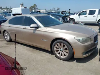 2009 BMW 7 Series 750Li z VIN WBAKB83539CY58774, wystawiony jako IAAI lot #42359891 z przebiegiem 102 561 mil mil oraz . Historia ofert i sprzedaży dostępna na DreamBid. Obrazek 1.